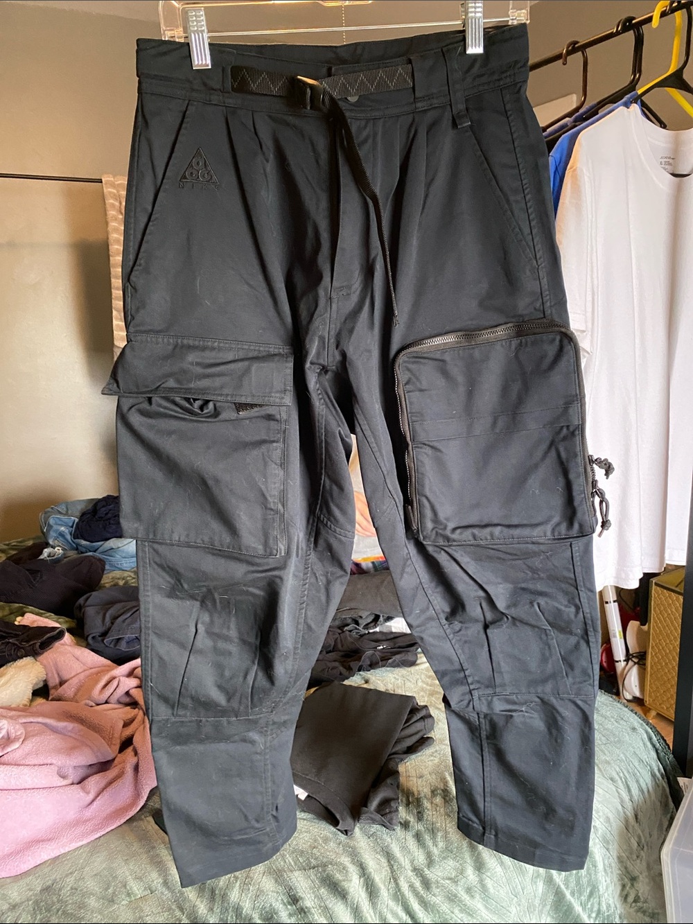Nike ACG Men’s Black Cargo Pants with Zip Pockets